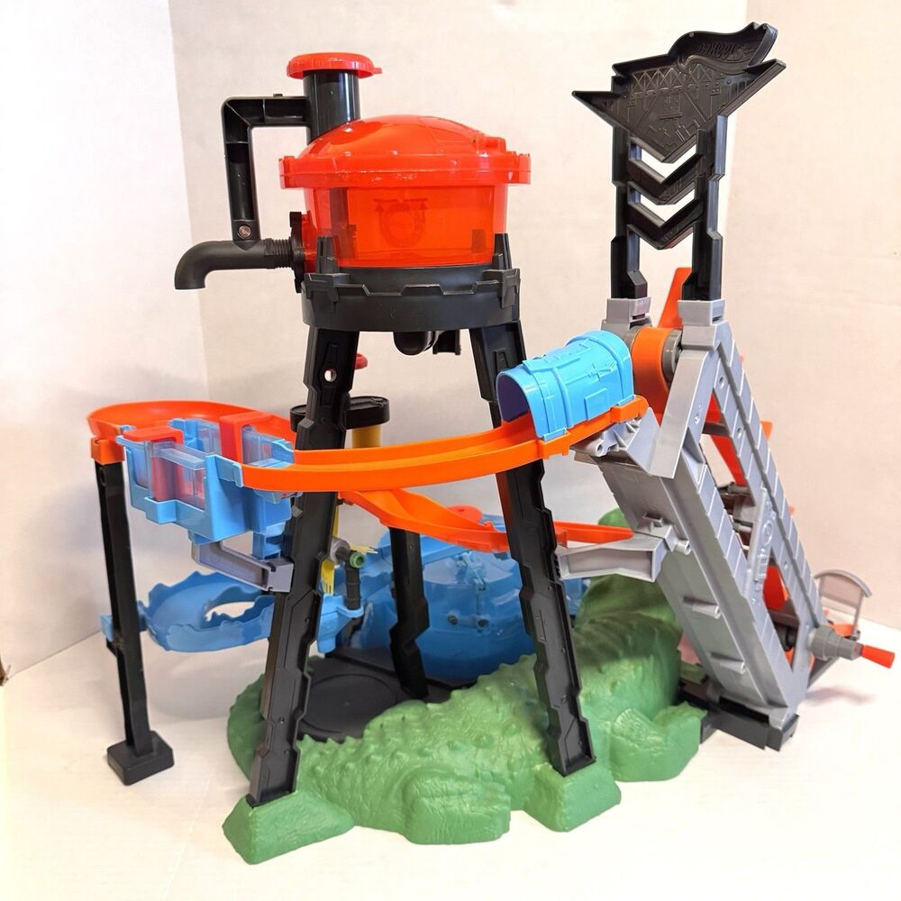 HOT WHEELS Ultimate Gator Car Wash Playset with 1 Color Shifter Car (Bx X) - Picture 2 of 9